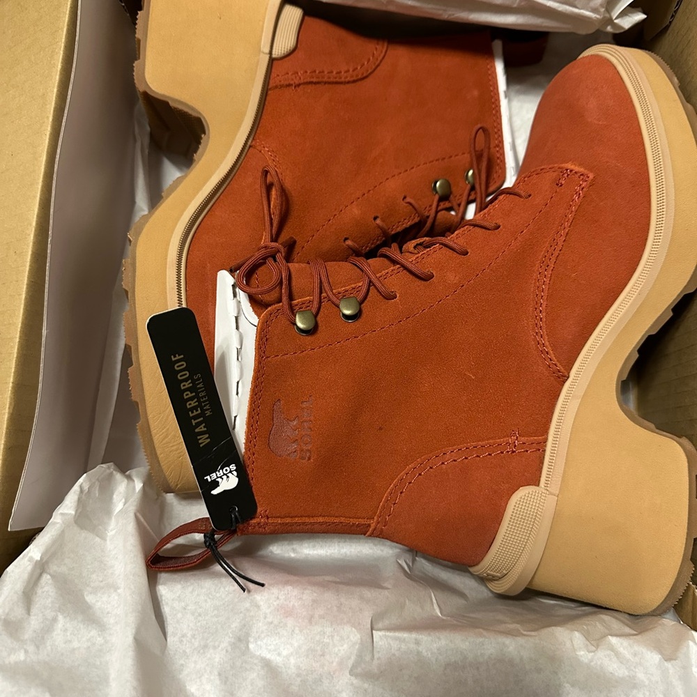 NWT- Women's Hi-Line Heel Lace Waterproof Suede Block Heel Boots Size 7